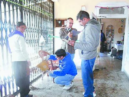burglary at kangra robbers killed retired iph executive engineer.