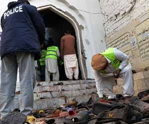 pakistan: Explosion at Shiite mosque 20 killed