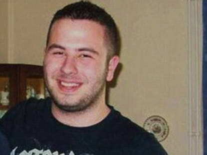 Police officer sent naked pictures to minor girls