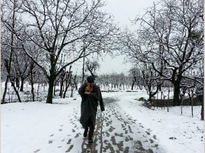 jammu srinagar highway closed, heavy snowfall in kashmir