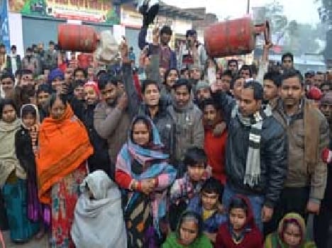 Customers for LPG road blockades