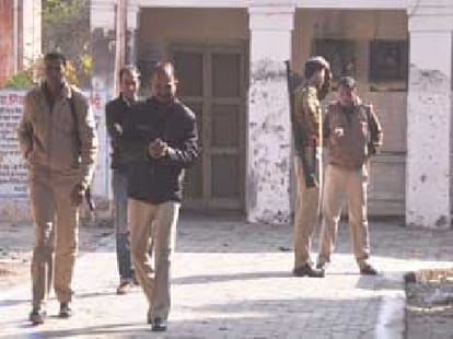  Husband-Wife Suicide due to Controversy
