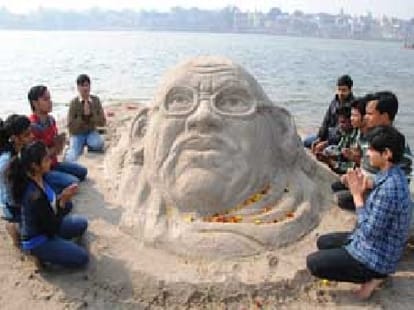 'insult ' of mahatma gandhi on whatsap