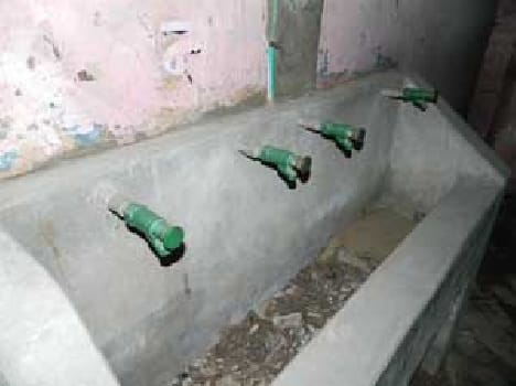 Hospital without water , people suffering