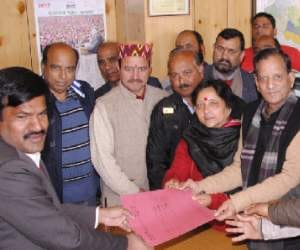 former minister kishan kapoor commented over cm virbhadra singh son.