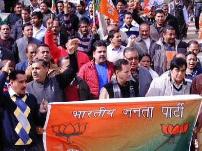 former minister kishan kapoor commented over cm virbhadra singh son.