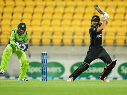 newzeland won first odi match against pakistan