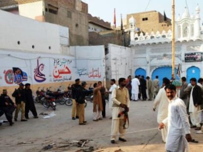 blast in shiya masque in pakistan, 57 killed.