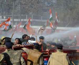 congress against bjp in dehradun