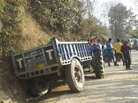  tracter accident, one died at mandi.