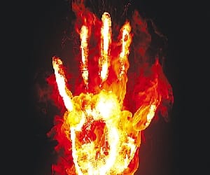 Married imposed pour kerosene on the fire