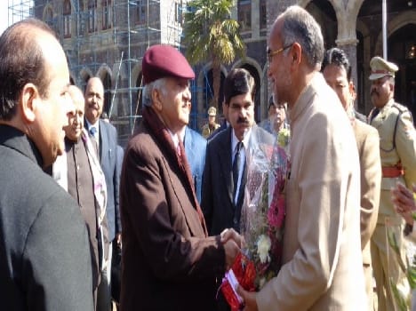 Governor arrived palace