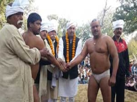 Gazipur Keshari given by defeating Ballia Chandradeo