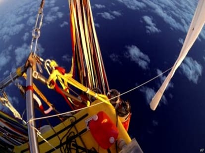 two balloonists make world record