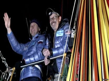 two balloonists make world record