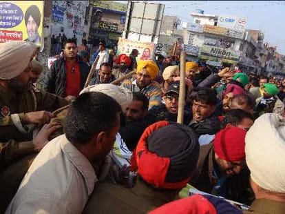 troubled from molestation, mother and daughter jump from bus, dead