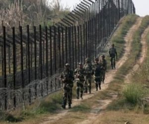 army arrested suspects at the indo pak border