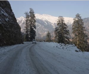 weather update: tourists enjoyed as rain stops in kashmir