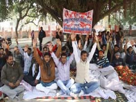 Students Hunger Straike Contineu In Sampurnand Sanakrit University