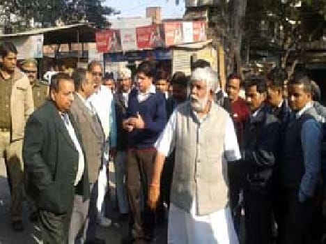 Pwd state minister Mr Surendra patel inspection on chandpur crossing road
