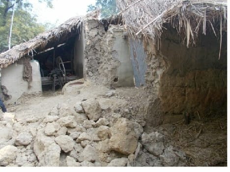 Carpet at the young man in the village Wall fell , death