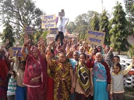 Women complainants blew mannequin