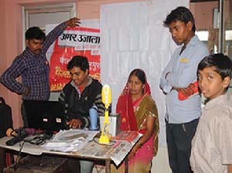 Amar Ujala arrived at base camp, hundreds of cards