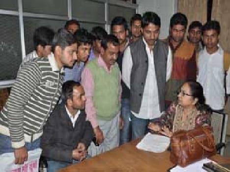 Students met with the principal charge on recovery