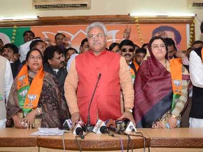 Dara Singh Chauhan and Fateh bahadur Singh families join BJP.