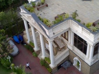 MP Poonam Mahajan writes to BMC, urges to demolish ramp outside srk's mannat.
