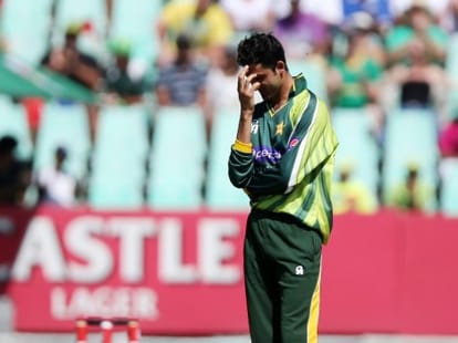 pakistani crickter junaid khan out from world cup 2015