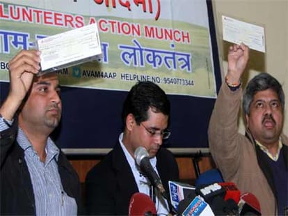 AAVAM in trap after showing 50-50 lakh cheque.