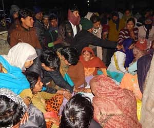 four died in road accident in hathras.