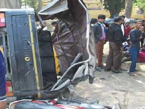 11 people injured in auto reversal