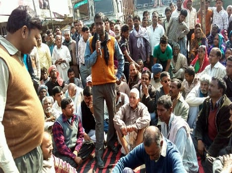 The villagers did Kjuria Grinding halt at the crossroads