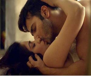 Varun Dhawan look at the four Heroines Intimate scenes 