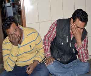 Crane fired on business, the father-son arrested.