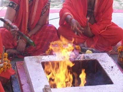 sit on cloth, chair or ground during hawan puja scientific reason