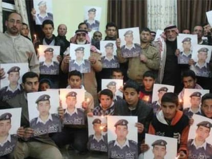 islamic state burns alive to american pilot, isis reliesed the video.