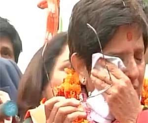 Kiran Bedi gets emotional during her rally in Krishna Nagar