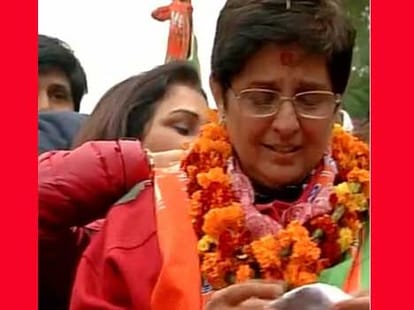 Kiran Bedi gets emotional during her rally in Krishna Nagar