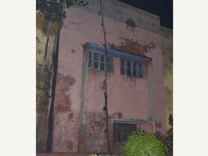 meerut juvenile jail escape case.