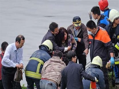 At least 25 dead as Taiwan plane plunges into river