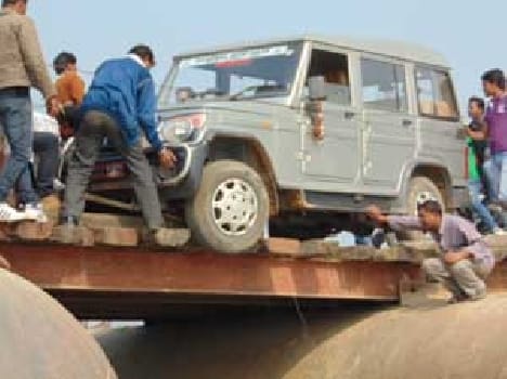 Pippa bridge fell into the Ganges car