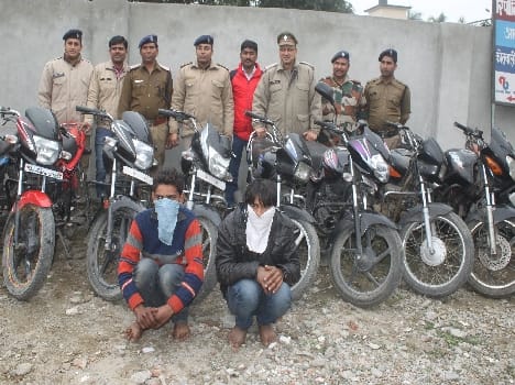 In inter-vehicle thieves and police encounter, two arrested