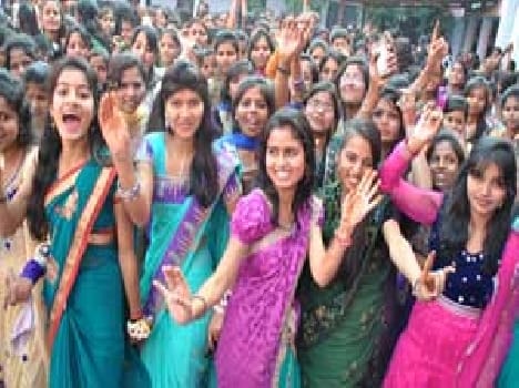 Farewell farewell party given by the students