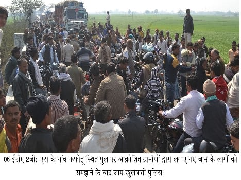 people jaam the road is a protest of youth' s kidnapping