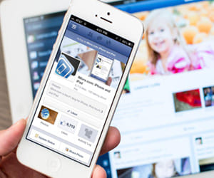 boys warns girl, 5 lac give otherwise her nude pic upload in facebook