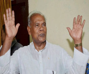 manjhi's another controversial statement