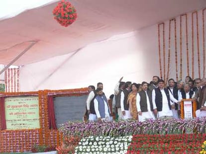 Mulayam Singh Yadav comments on PM Modi.